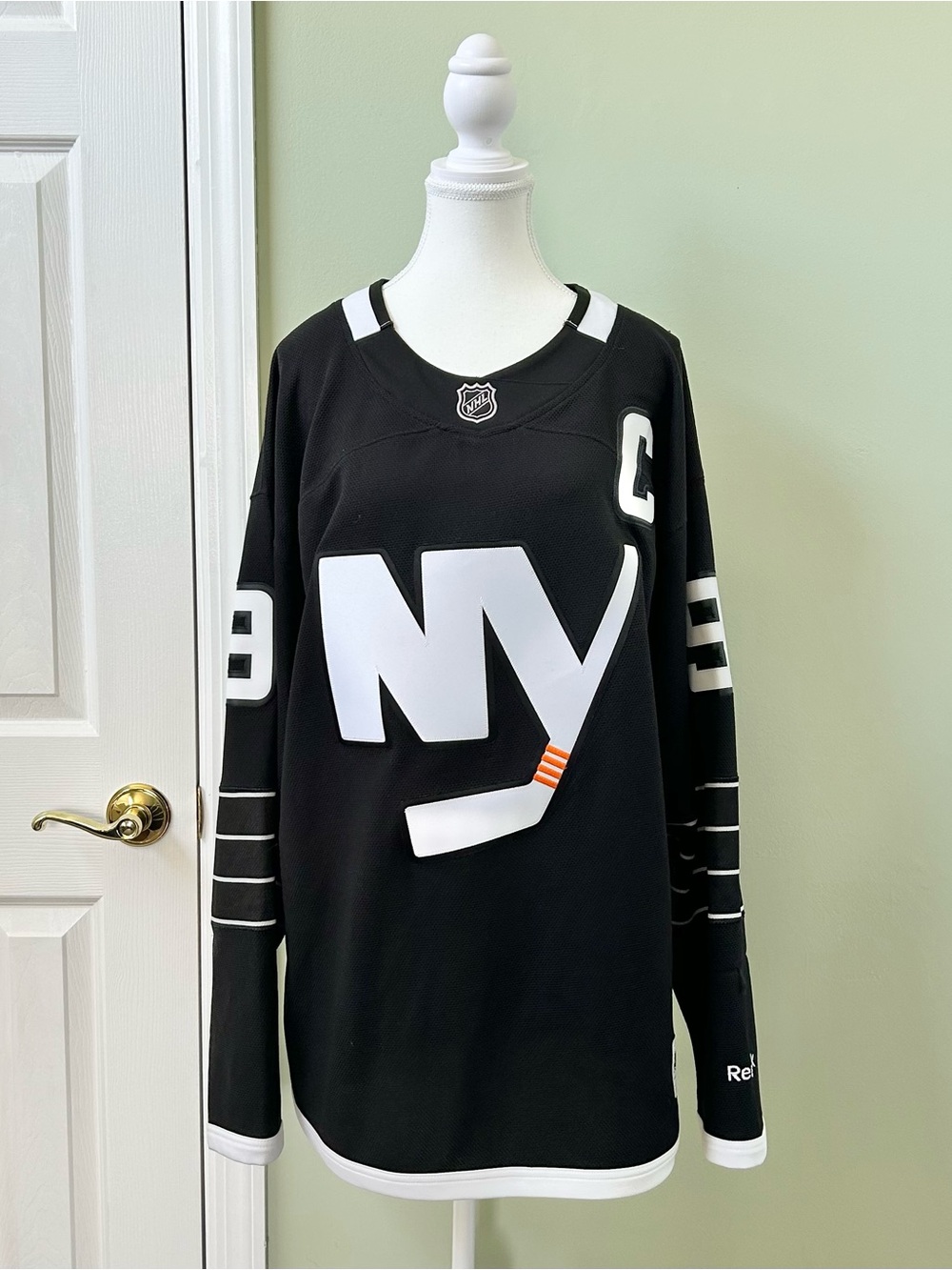 NHL jersey Tavares